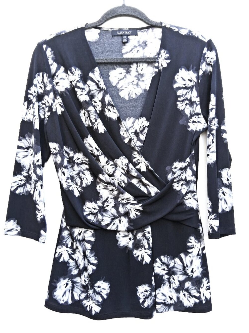 ELLEN TRACY crossover/wrap front top with 3/4 sleeve, floral white black (s. M)